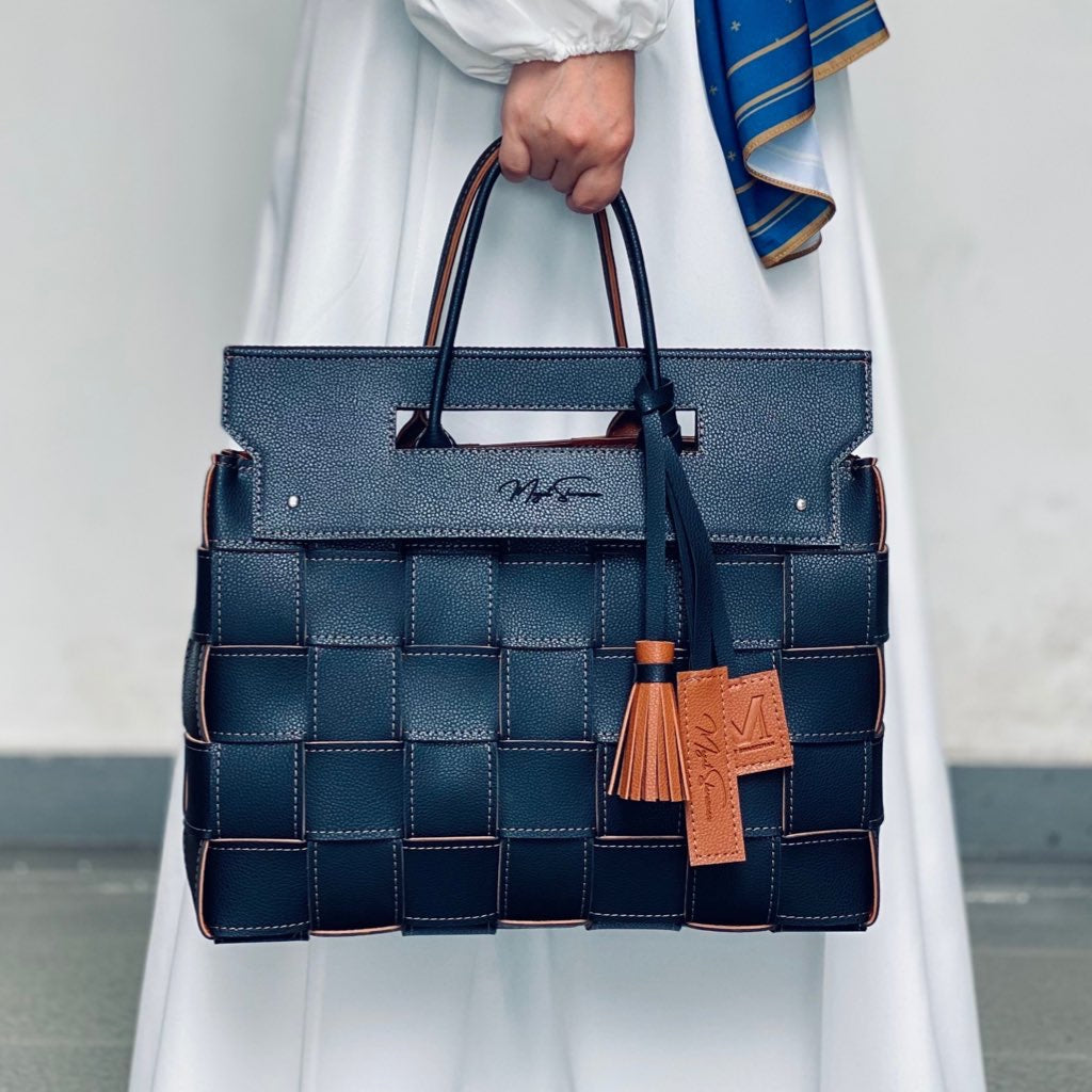 Anyam SERIES – Signature